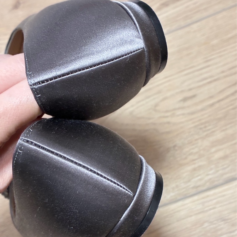 Manolo Blahnik HANGISIFLAT深灰色緞面寶石平底鞋 原價44900-16