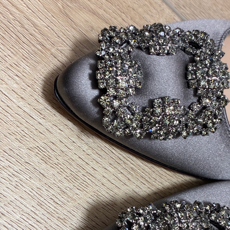 Manolo Blahnik HANGISIFLAT深灰色緞面寶石平底鞋 原價44900-24