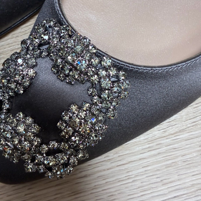 Manolo Blahnik HANGISIFLAT深灰色緞面寶石平底鞋 原價44900-25