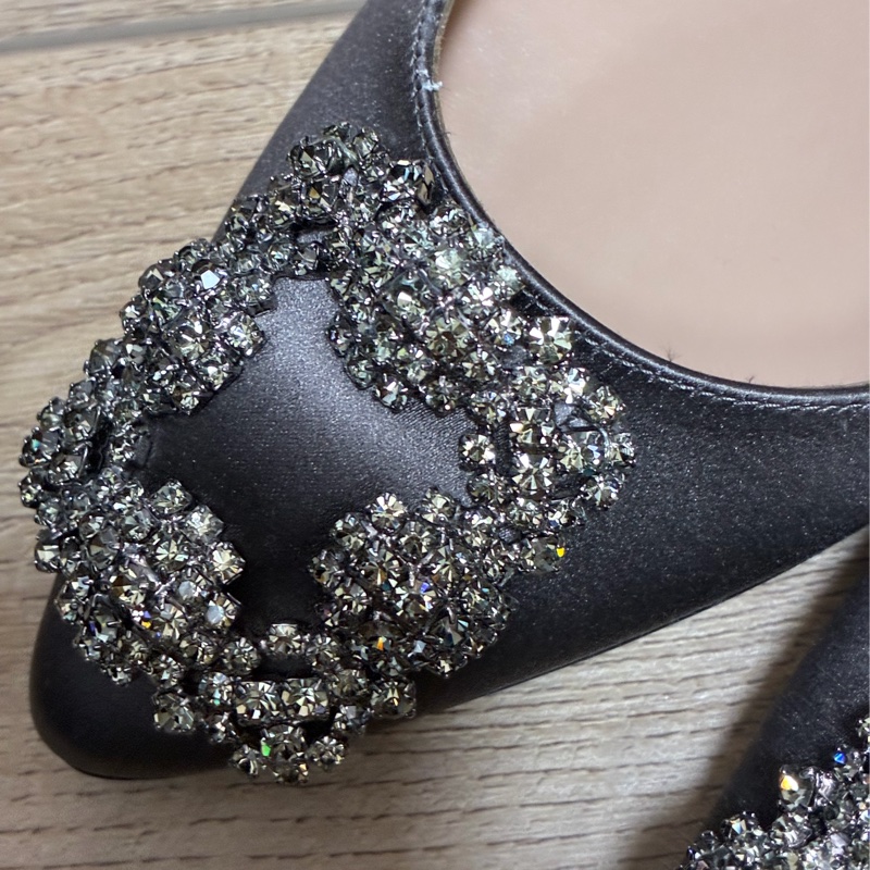 Manolo Blahnik HANGISIFLAT深灰色緞面寶石平底鞋 原價44900-26