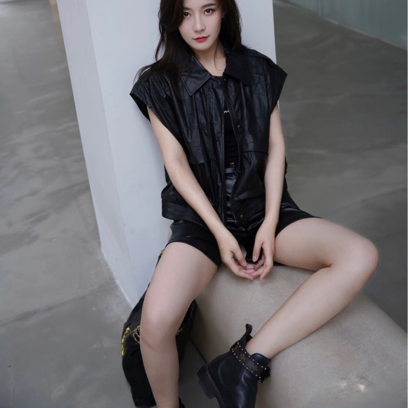 LOUIS VUITTON 粒面小牛皮Monogram Discovery平底踝靴-11