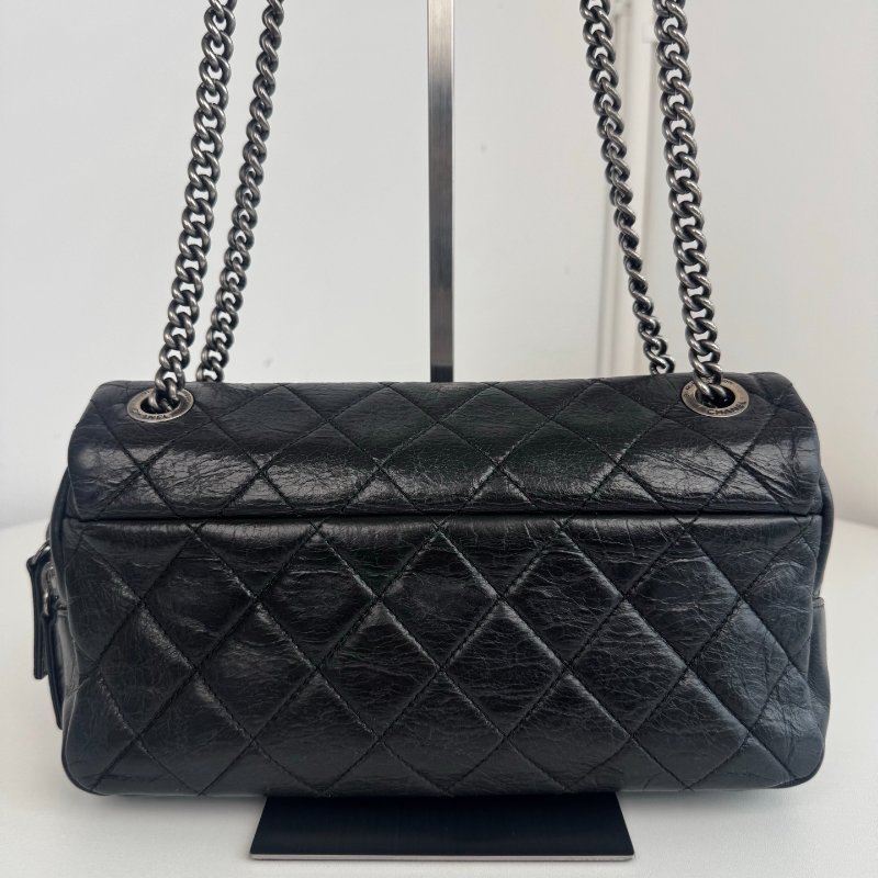 香奈兒/Chanel 黑銀孟買繫列油蠟牛皮口蓋CF鏈條包-1