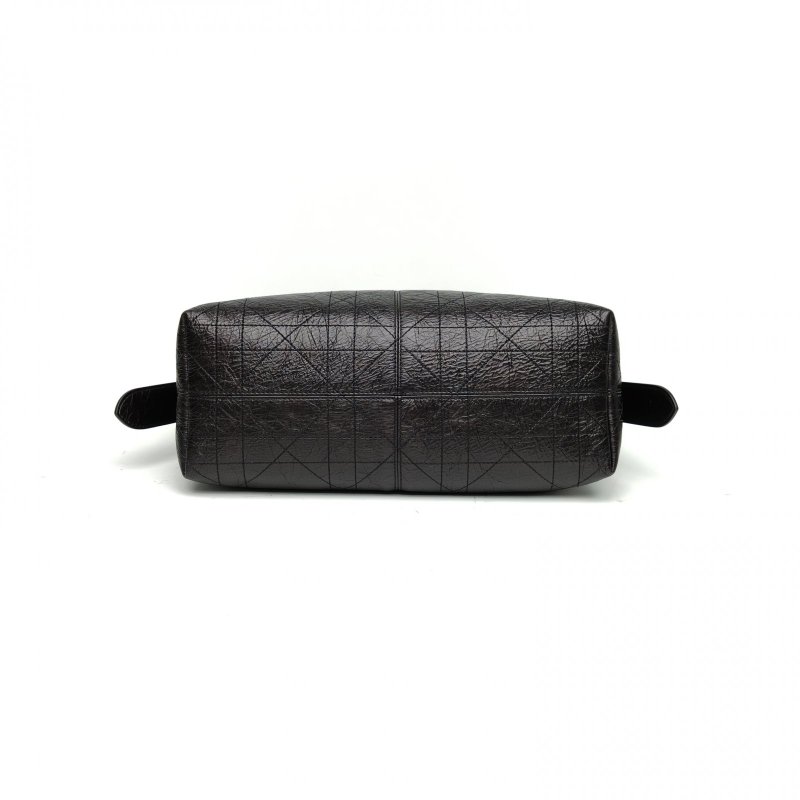 DIOR 26S大號Voyage藤格紋手袋黑色金扣2025肩背包-4