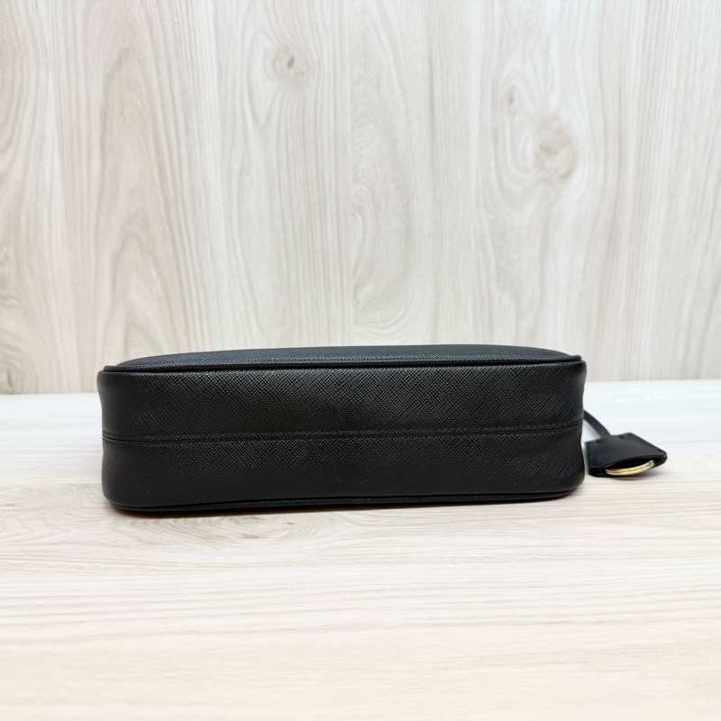 PRADA 黑色牛皮金釦ReEdition 2025 Saffiano 1BH204-5