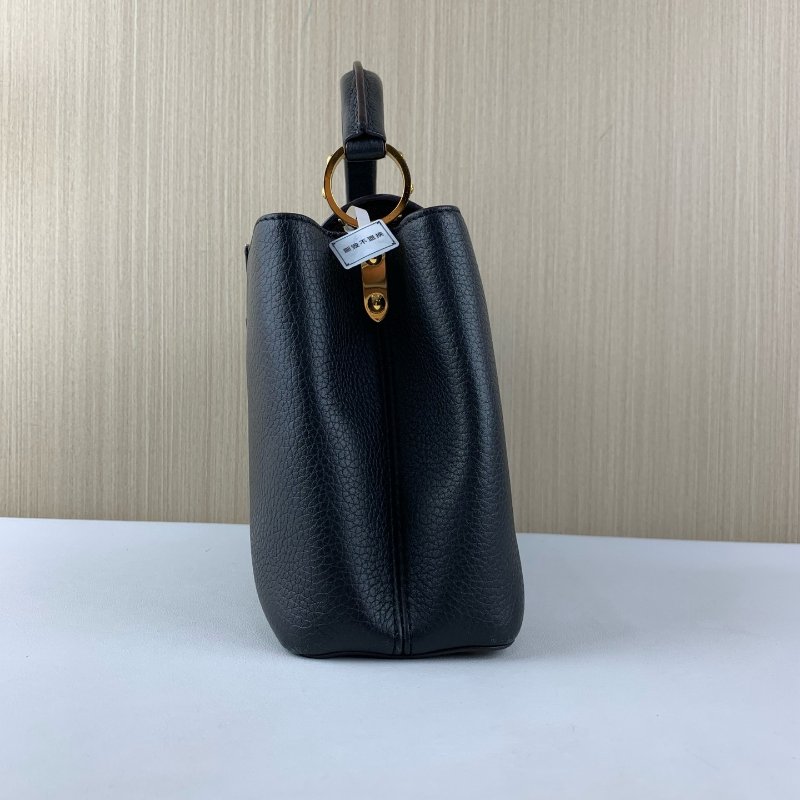 路易威登/Louis Vuitton Capucines 黑金手提包-2
