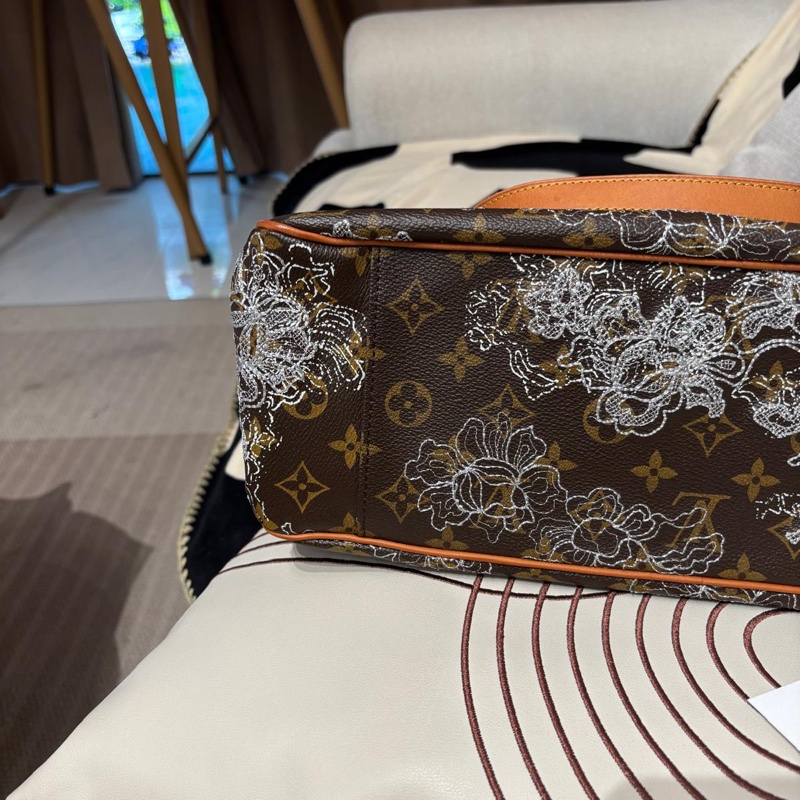 Lv Dentelle Batignolles Horizontal Tote M95400-9