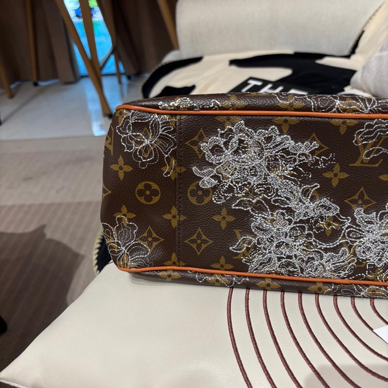 Lv Dentelle Batignolles Horizontal Tote M95400-10