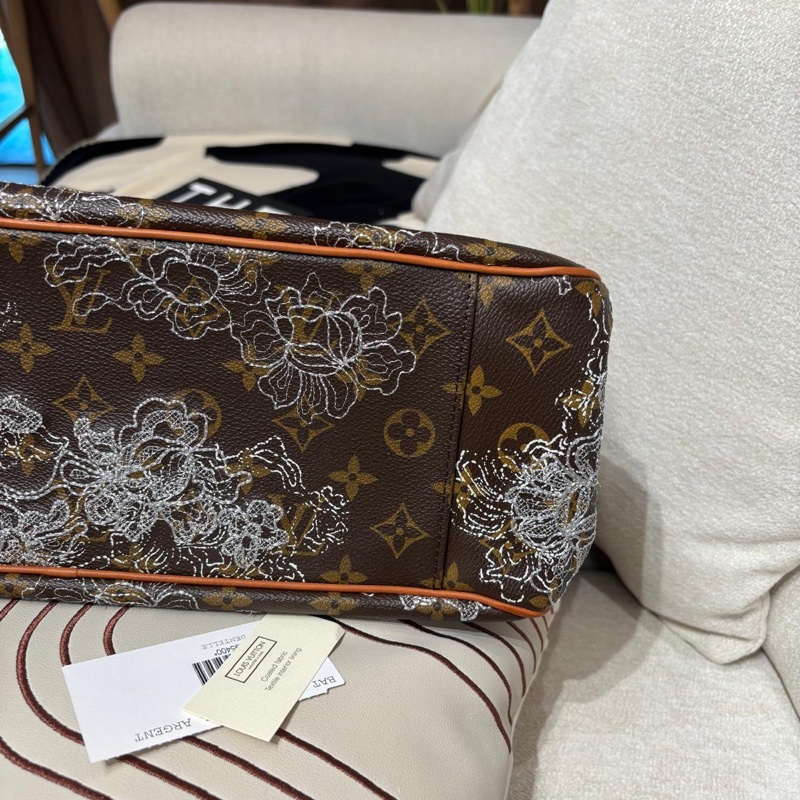 Lv Dentelle Batignolles Horizontal Tote M95400-11