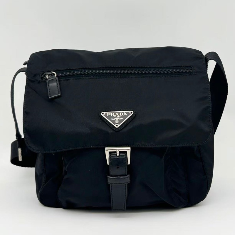 「JL精品代購」Prada黑色降落傘三角標單肩郵差包-0