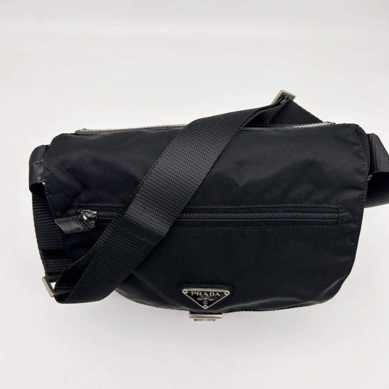 「JL精品代購」Prada黑色降落傘三角標單肩郵差包-9