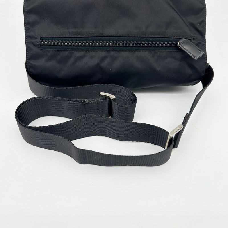 「JL精品代購」Prada黑色降落傘三角標單肩郵差包-10