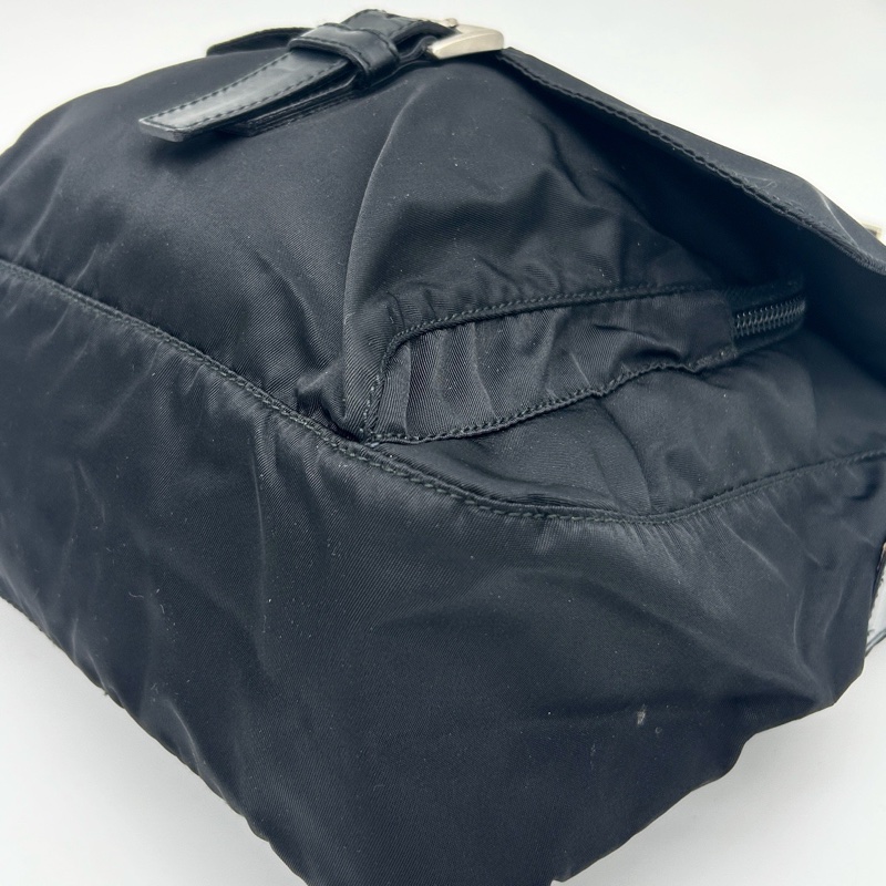 「JL精品代購」Prada黑色降落傘三角標單肩郵差包-11