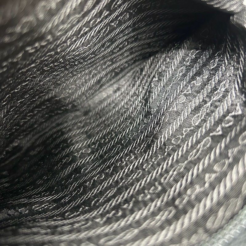 「JL精品代購」Prada黑色降落傘三角標單肩郵差包-16