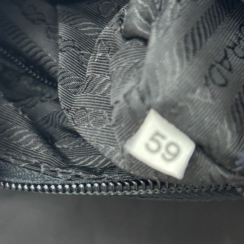 「JL精品代購」Prada黑色降落傘三角標單肩郵差包-17