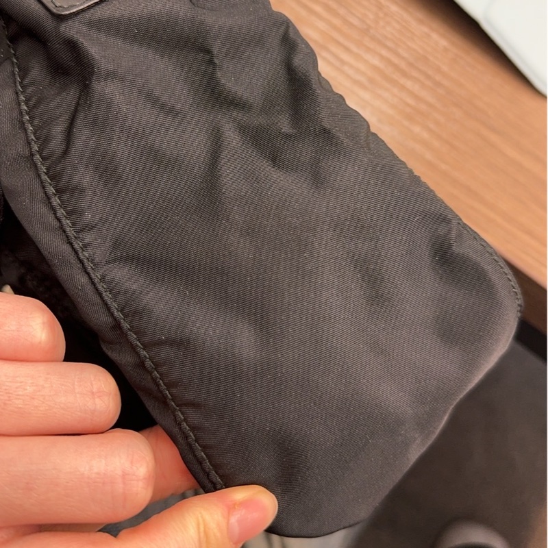 「JL精品代購」Prada黑色降落傘三角標單肩郵差包-20