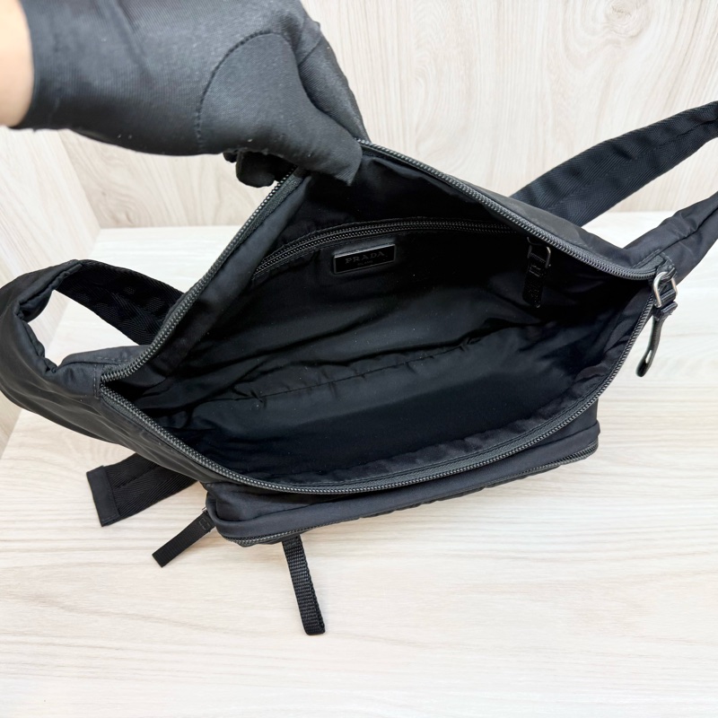 PRADA 黑銀經典三角LOGO TESSUTO尼龍斜背包2VL005-8