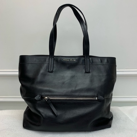 OL必備大牌平價黑色手袋👜Miumiu中古黑色皮革手袋