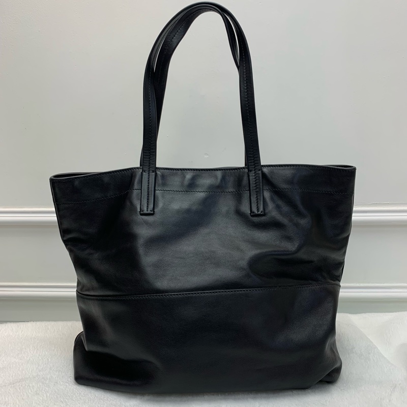 OL必備大牌平價黑色手袋👜Miumiu中古黑色皮革手袋-1