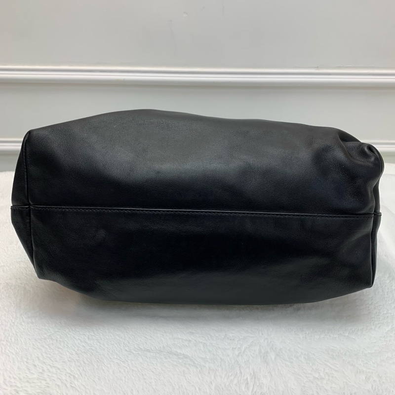 OL必備大牌平價黑色手袋👜Miumiu中古黑色皮革手袋-2