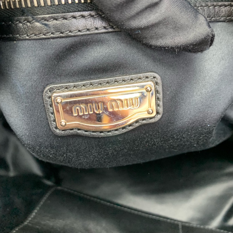 OL必備大牌平價黑色手袋👜Miumiu中古黑色皮革手袋-6