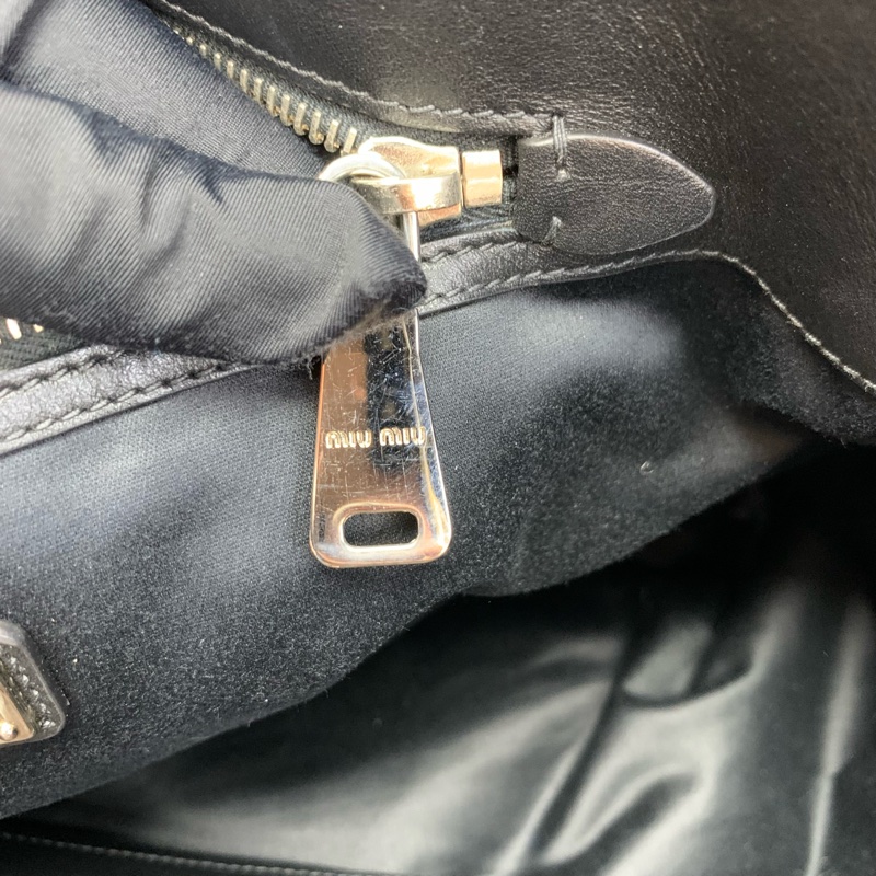 OL必備大牌平價黑色手袋👜Miumiu中古黑色皮革手袋-7