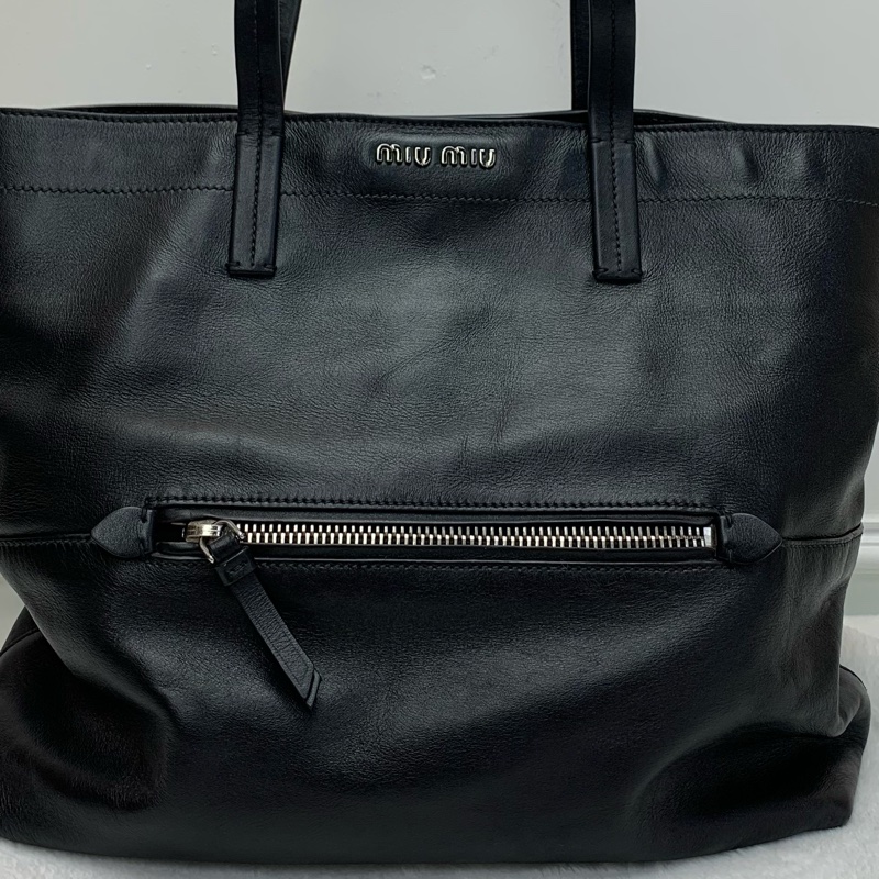 OL必備大牌平價黑色手袋👜Miumiu中古黑色皮革手袋-9