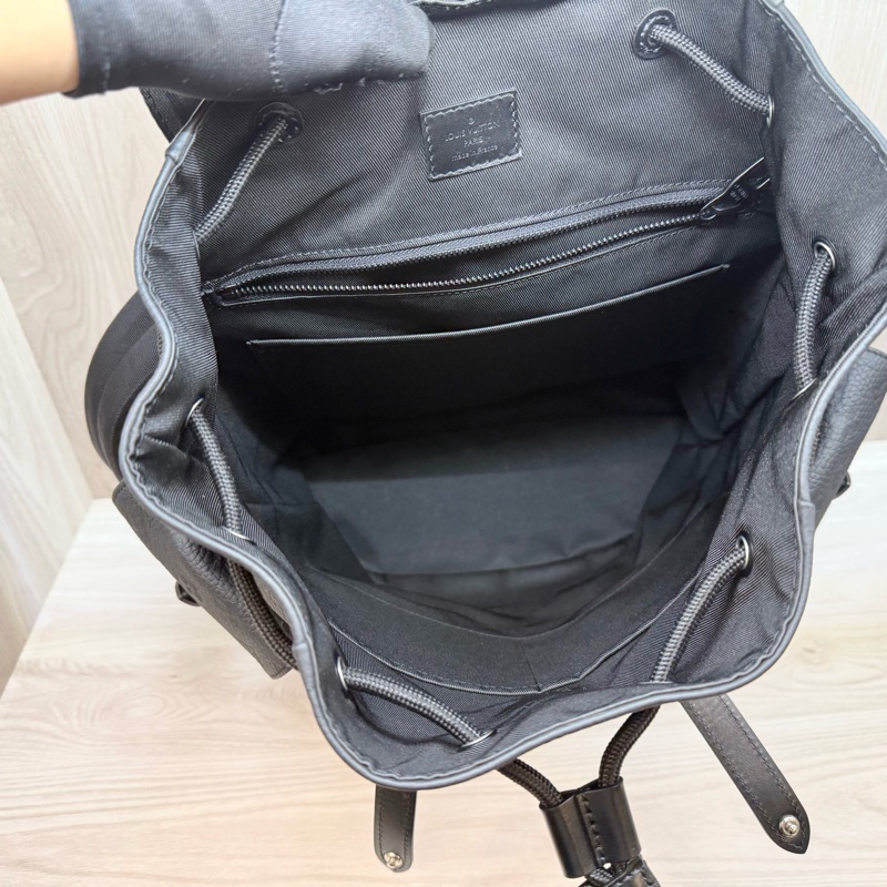 LV🖤黑牛皮Christopher MM後背包M20899-8