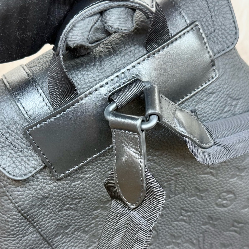 LV🖤黑牛皮Christopher MM後背包M20899-17