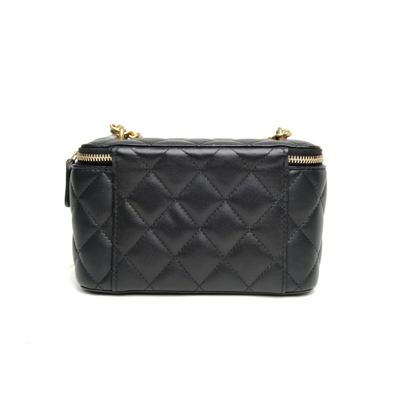 CHANEL 長盒子化妝包黑色羊皮鐳射標金扣山茶花調節扣肩背包-2