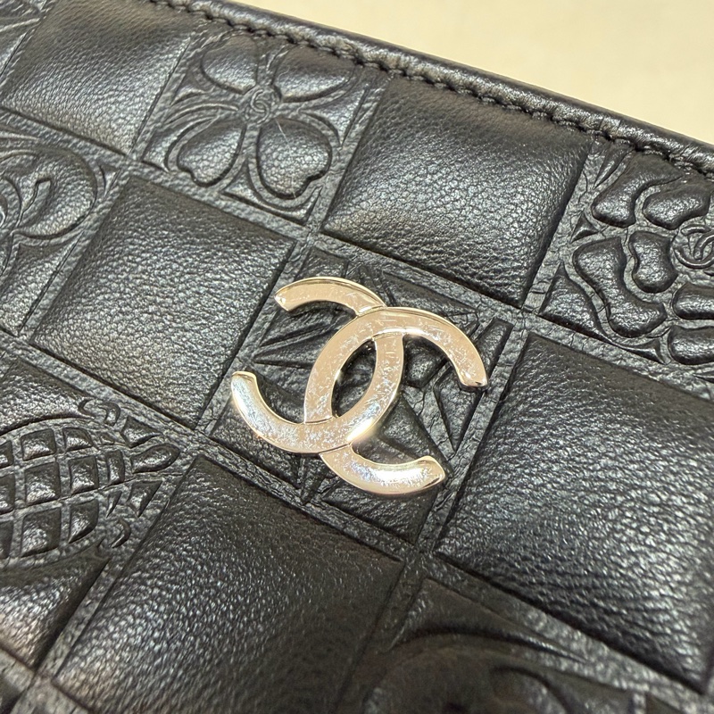CHANEL A28587 黑羊皮 銀釦 拉鍊 化妝包 萬用包-4