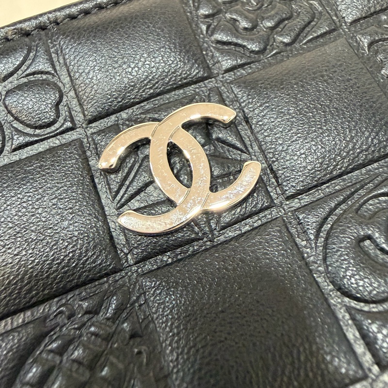 CHANEL A28587 黑羊皮 銀釦 拉鍊 化妝包 萬用包-5