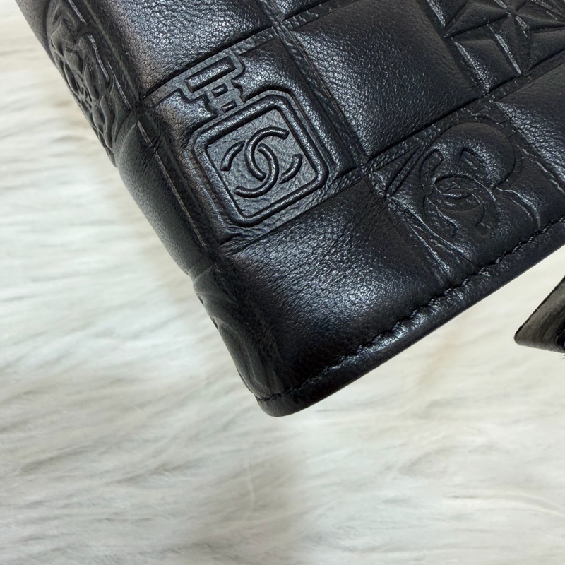 CHANEL A28587 黑羊皮 銀釦 拉鍊 化妝包 萬用包-10