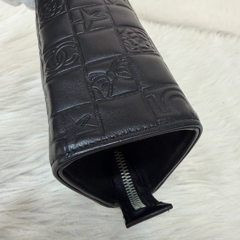 CHANEL A28587 黑羊皮 銀釦 拉鍊 化妝包 萬用包-11