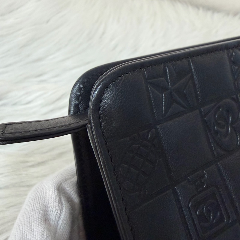 CHANEL A28587 黑羊皮 銀釦 拉鍊 化妝包 萬用包-13