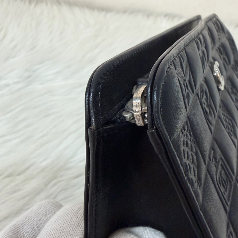 CHANEL A28587 黑羊皮 銀釦 拉鍊 化妝包 萬用包-14