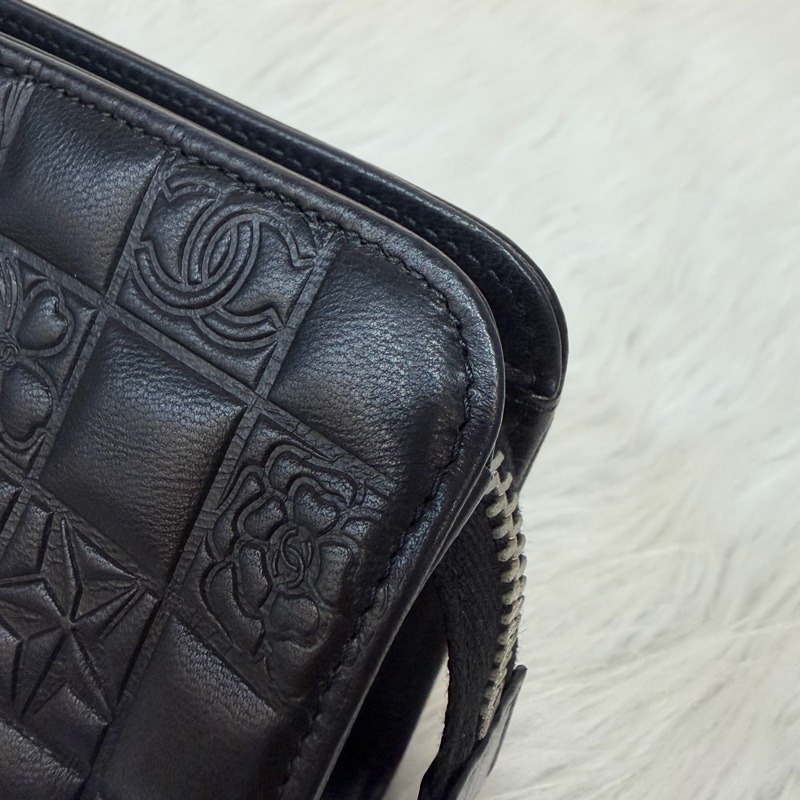 CHANEL A28587 黑羊皮 銀釦 拉鍊 化妝包 萬用包-16