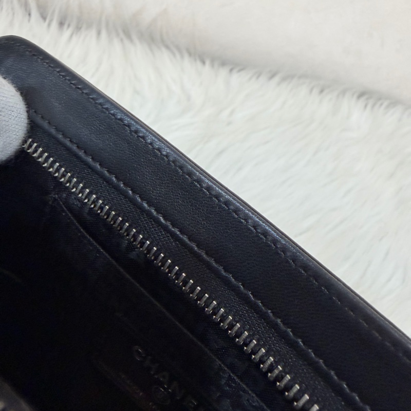 CHANEL A28587 黑羊皮 銀釦 拉鍊 化妝包 萬用包-26