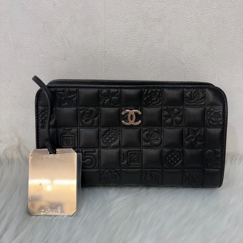 CHANEL A28587 黑羊皮 銀釦 拉鍊 化妝包 萬用包-27