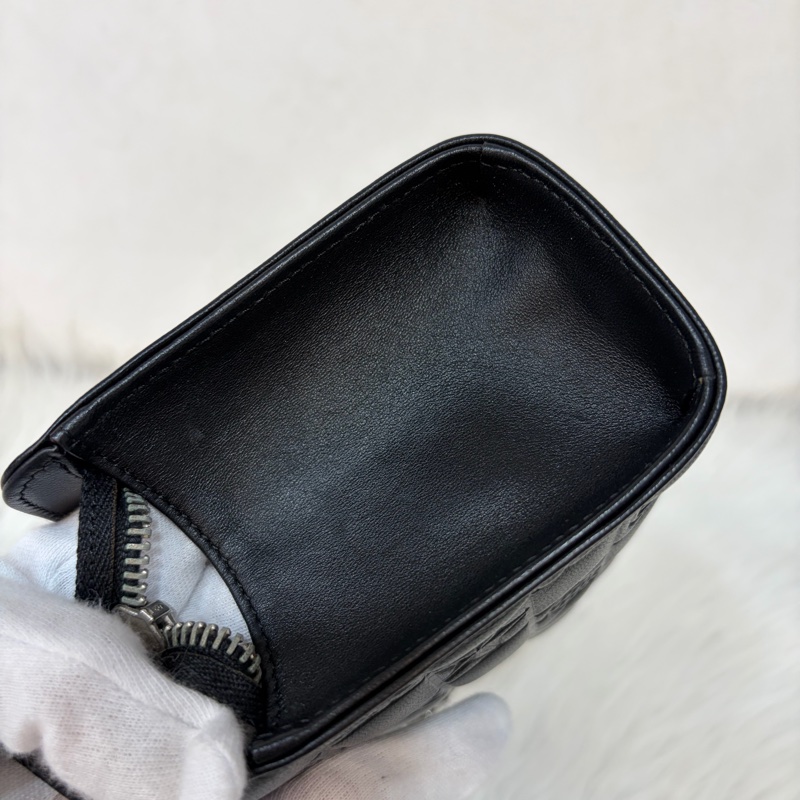 CHANEL A28587 黑羊皮 銀釦 拉鍊 化妝包 萬用包-34