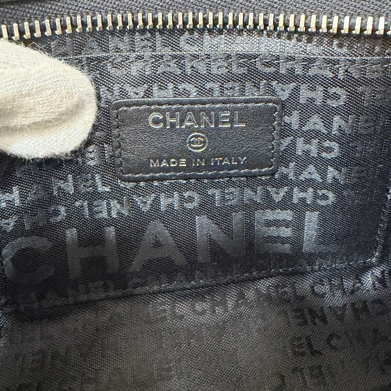 CHANEL A28587 黑羊皮 銀釦 拉鍊 化妝包 萬用包-38
