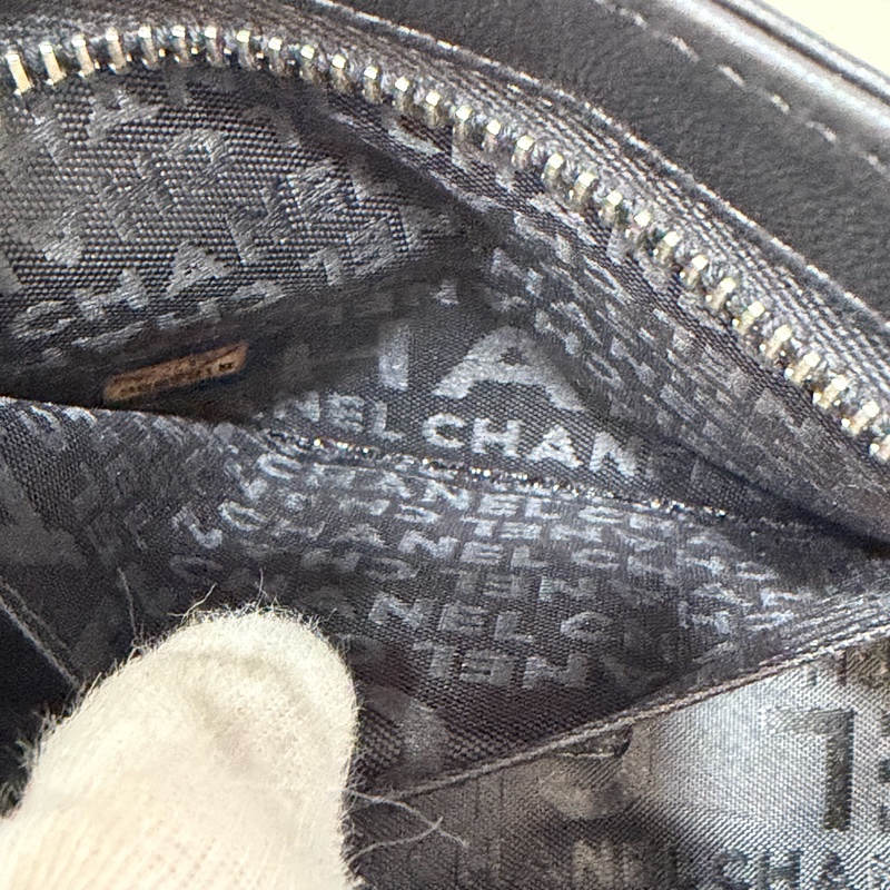 CHANEL A28587 黑羊皮 銀釦 拉鍊 化妝包 萬用包-39