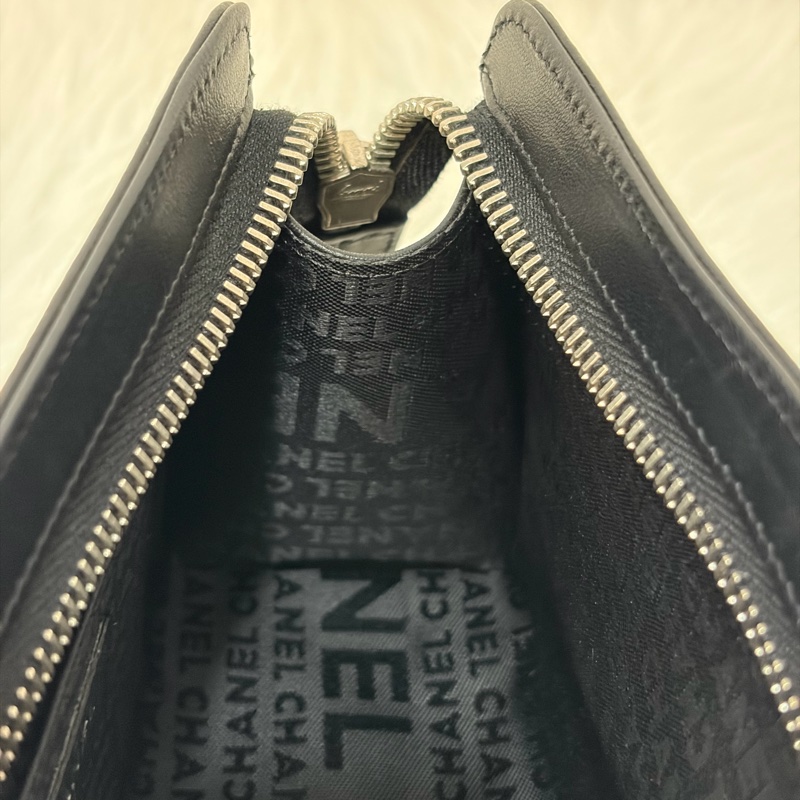 CHANEL A28587 黑羊皮 銀釦 拉鍊 化妝包 萬用包-41