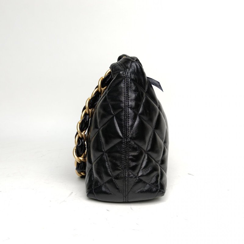 CHANEL 黑色羊皮晶片開金扣24Ahobo嬉皮包大號肩背包-1