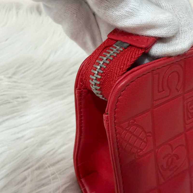 CHANEL A28587 紅羊皮 銀釦 多元素 拉鍊 化妝包 萬用包-21