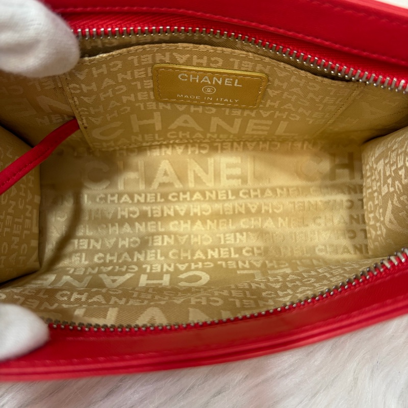 CHANEL A28587 紅羊皮 銀釦 多元素 拉鍊 化妝包 萬用包-29