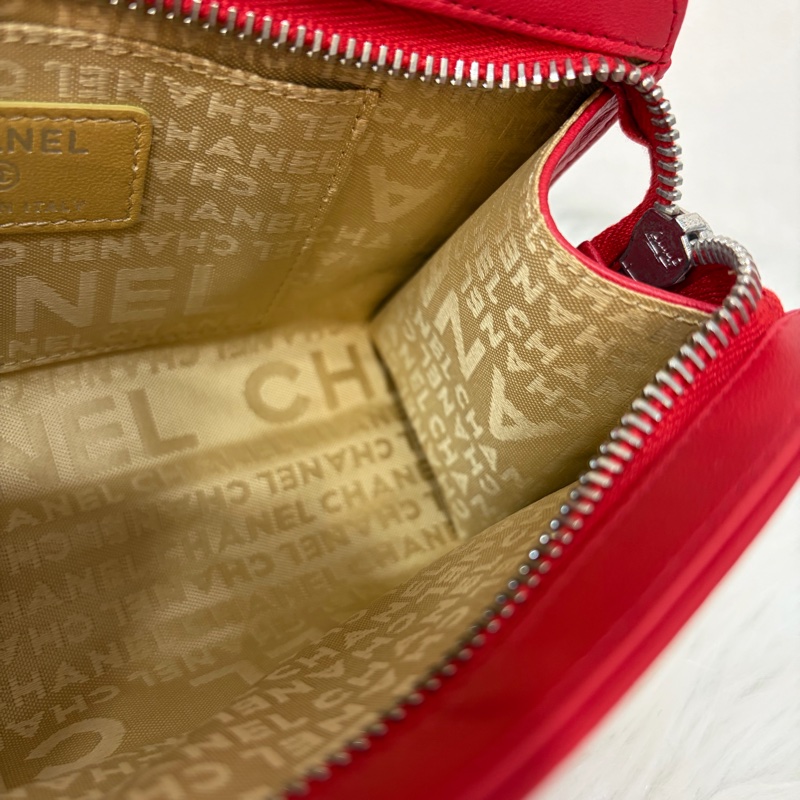 CHANEL A28587 紅羊皮 銀釦 多元素 拉鍊 化妝包 萬用包-30