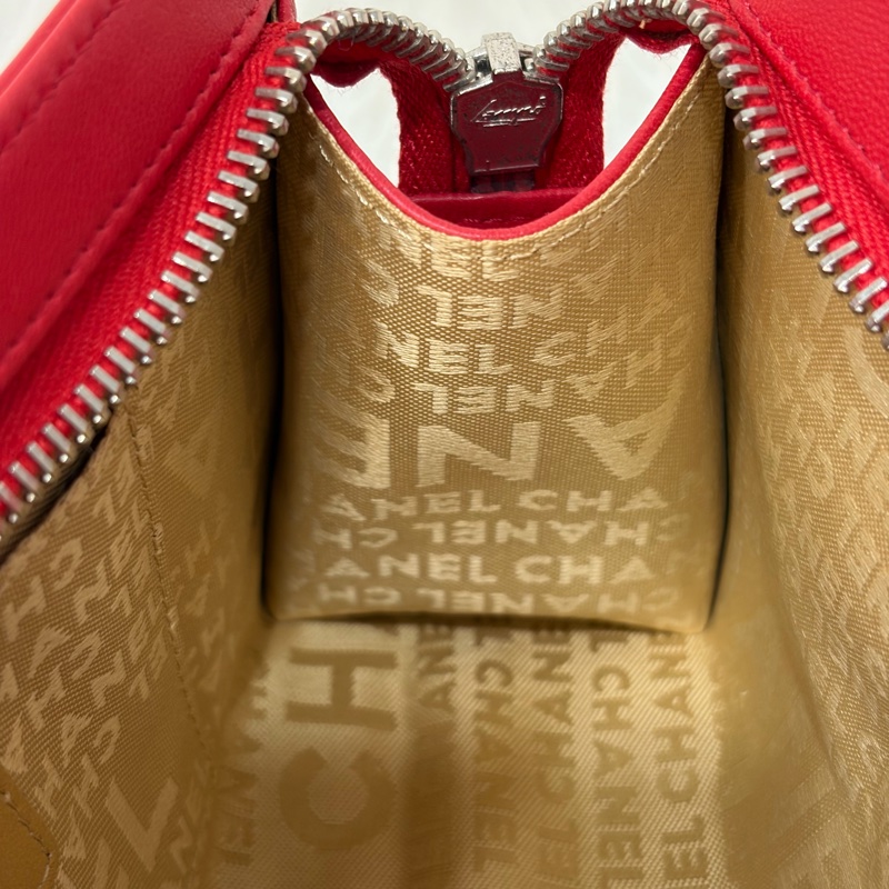 CHANEL A28587 紅羊皮 銀釦 多元素 拉鍊 化妝包 萬用包-36