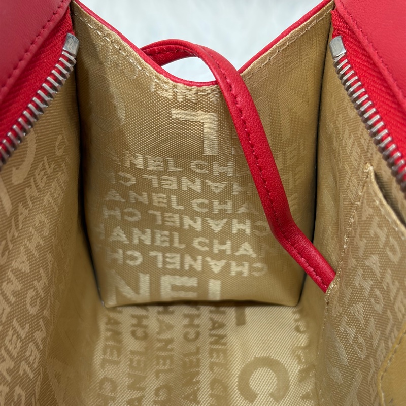 CHANEL A28587 紅羊皮 銀釦 多元素 拉鍊 化妝包 萬用包-37