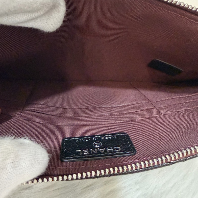 CHANEL AP1704 黑荔枝皮 牛皮 銀釦 一字拉鍊 雙層 手拿包 萬用包-35