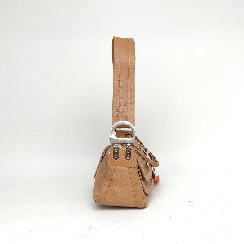 DIOR 卡其色銀扣2005中古飛行系列腋下包奶茶色肩背包-3